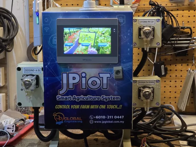 A JPiOT controller on a workshop bench, with dosing pumps labelled Dosing A/B on its left and Dosing pH up and Dosing pH down on its right